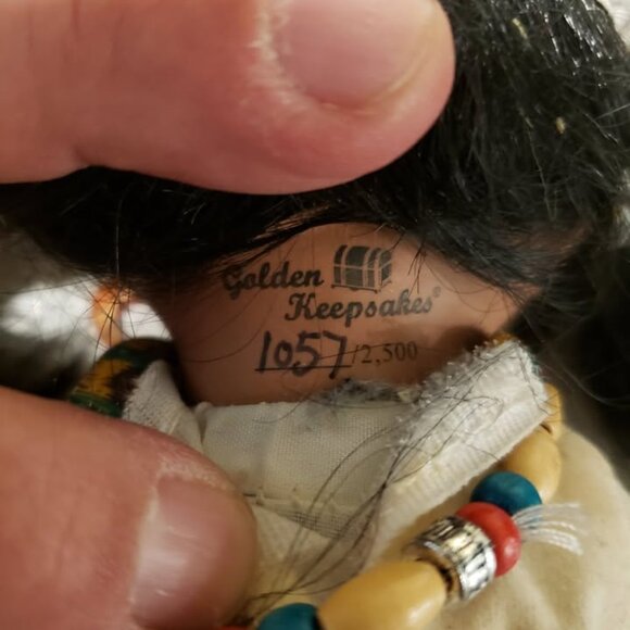 Golden Keepsakes Porcelain Doll Native American (limited edition 1057/2500) - Picture 2 of 9